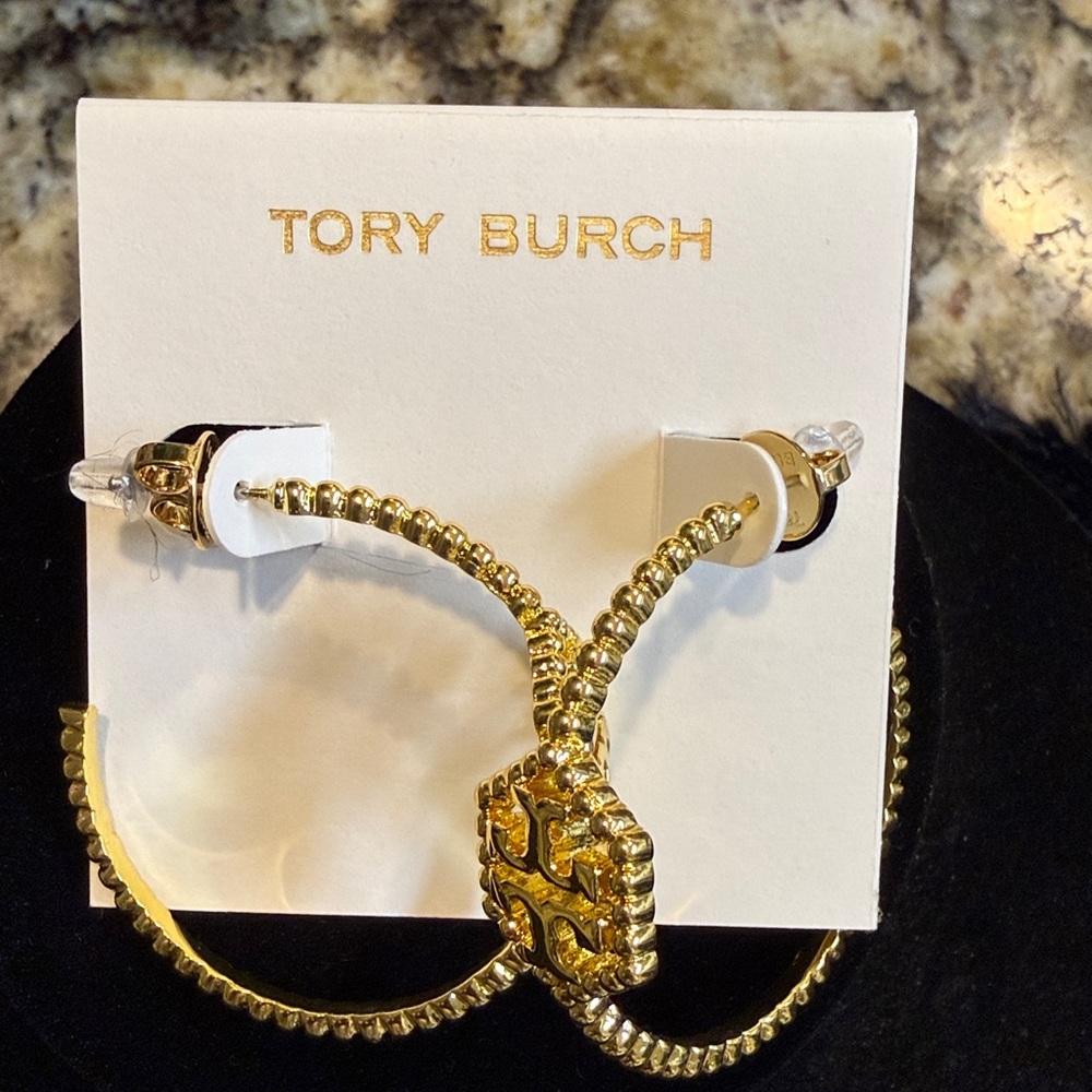 TORY BURCH MILGRAIN HEX HOOP EARRINGS GOLD TONE - Picture 2 of 5